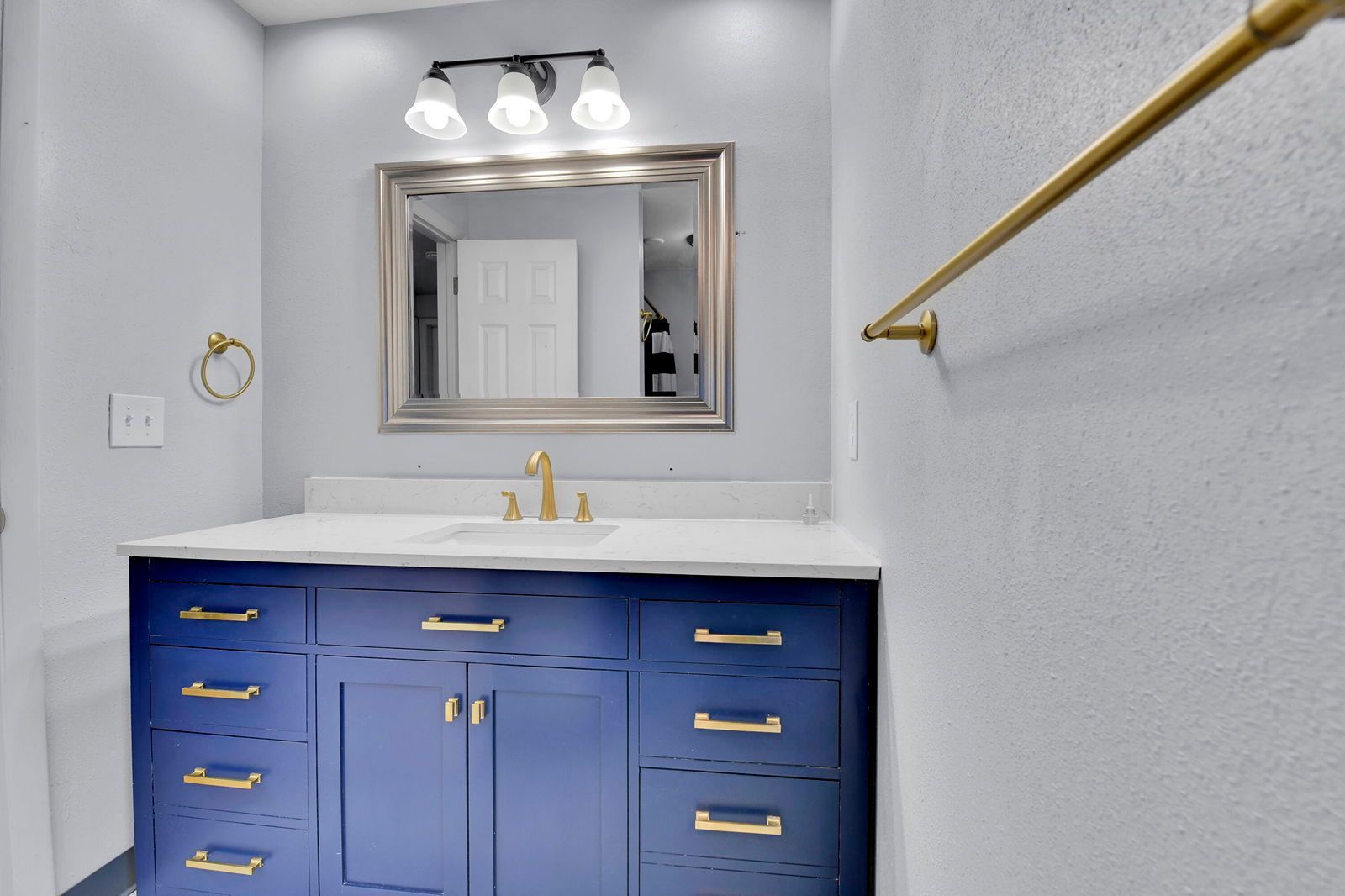 6824 S Willow St property image