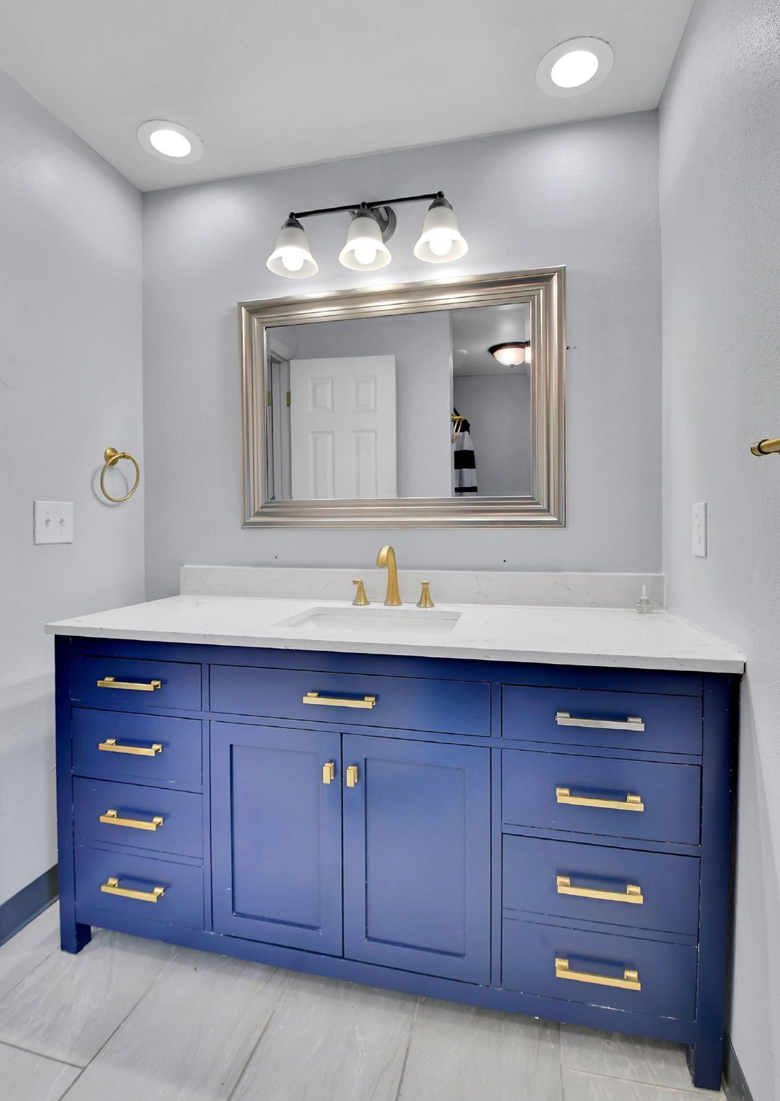 6824 S Willow St property image