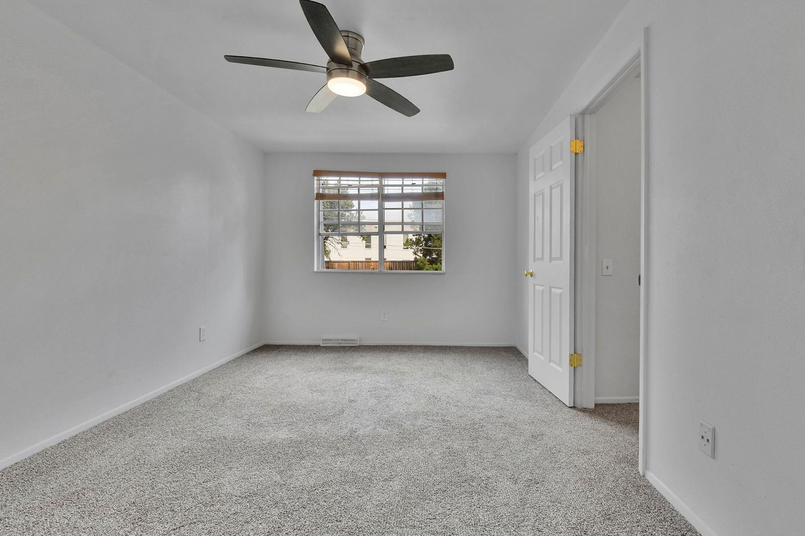 6824 S Willow St property image