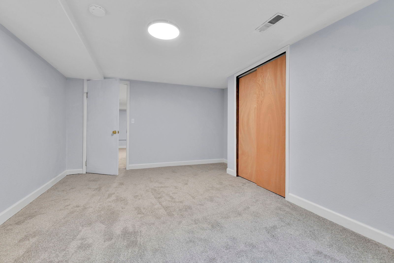 6824 S Willow St property image