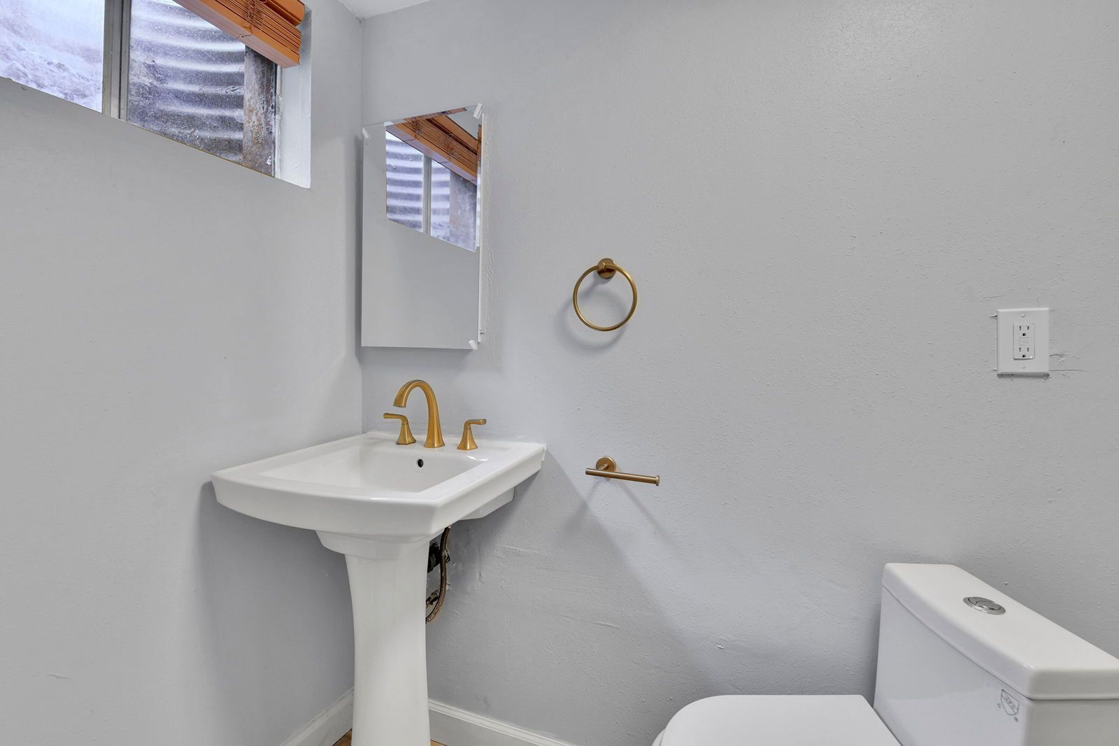 6824 S Willow St property image