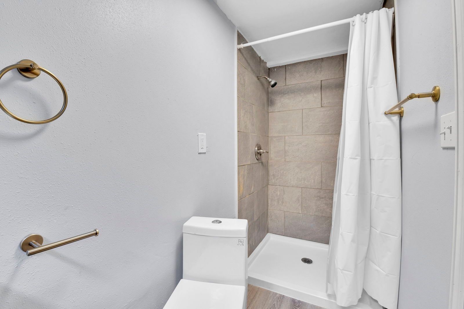 6824 S Willow St property image