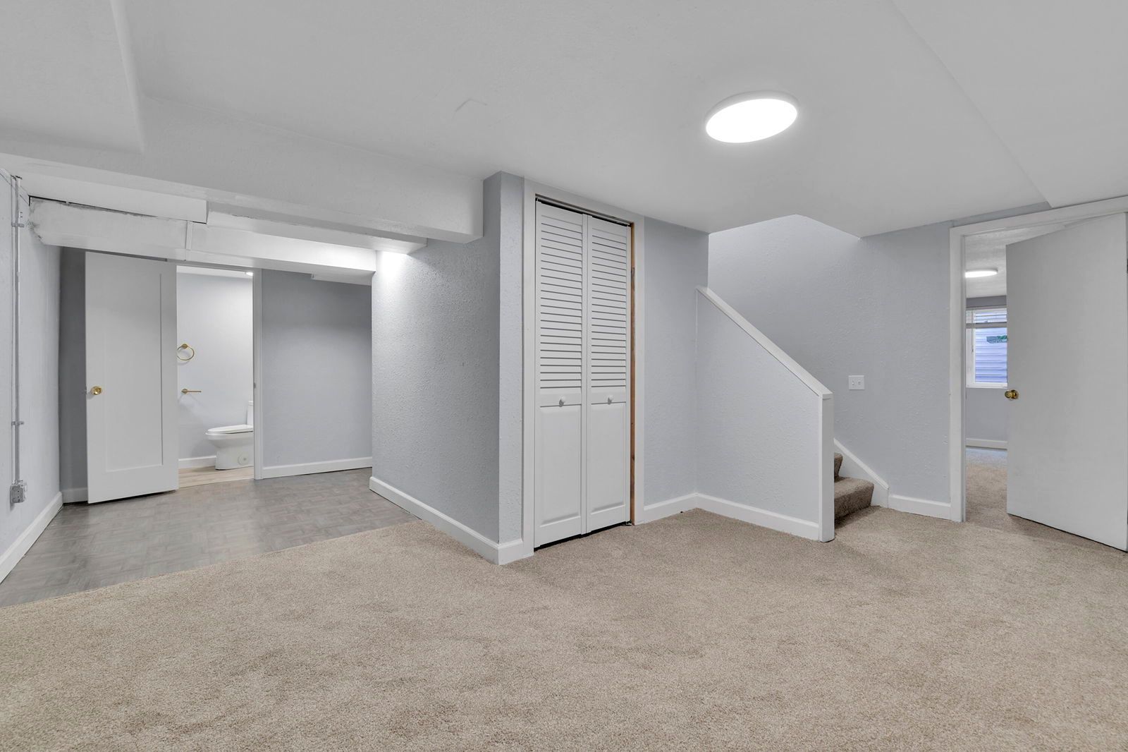 6824 S Willow St property image