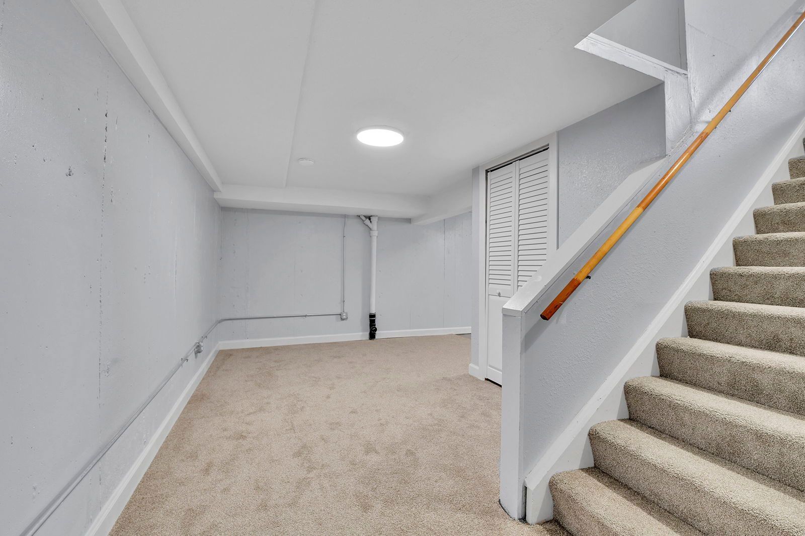 6824 S Willow St property image