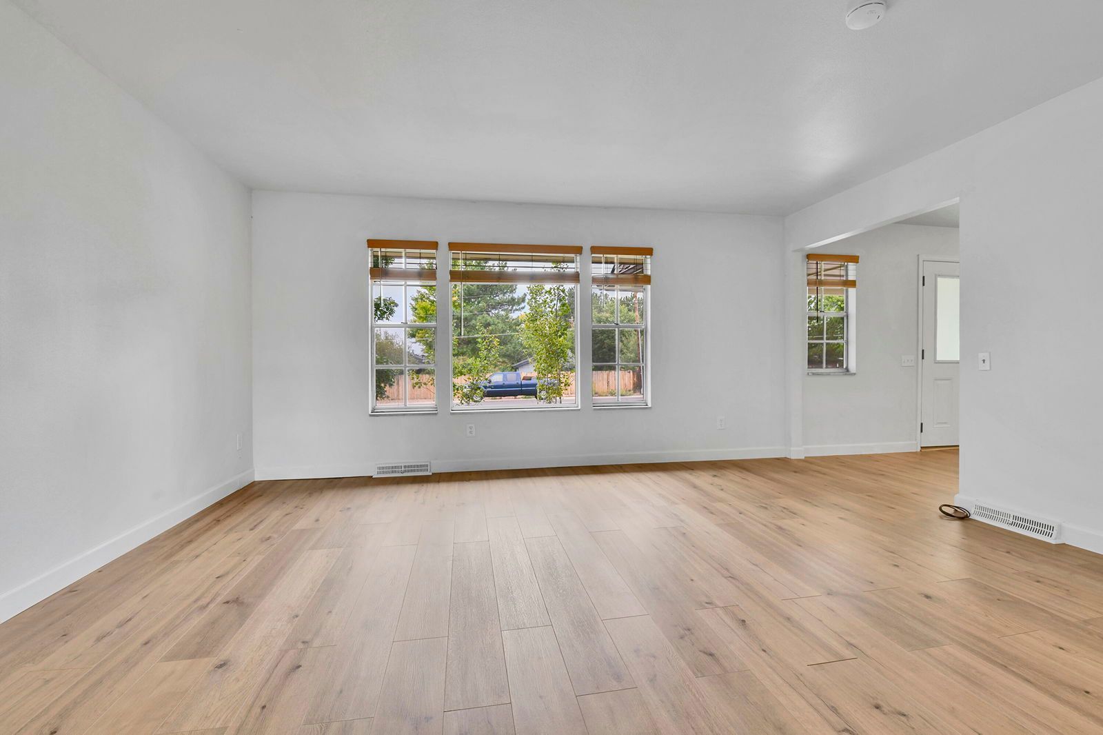 6824 S Willow St property image