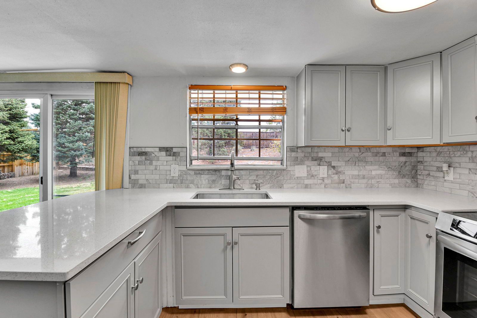 6824 S Willow St property image