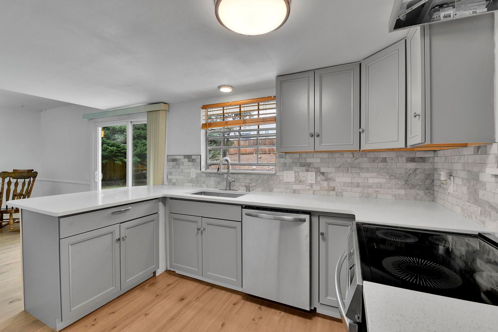 6824 S Willow St property image