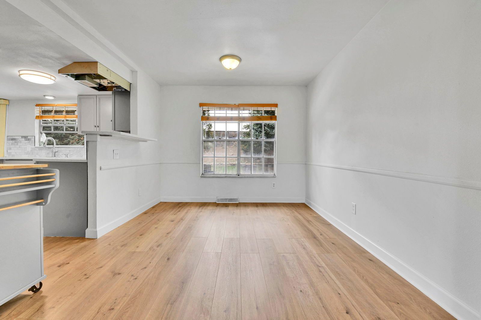 6824 S Willow St property image