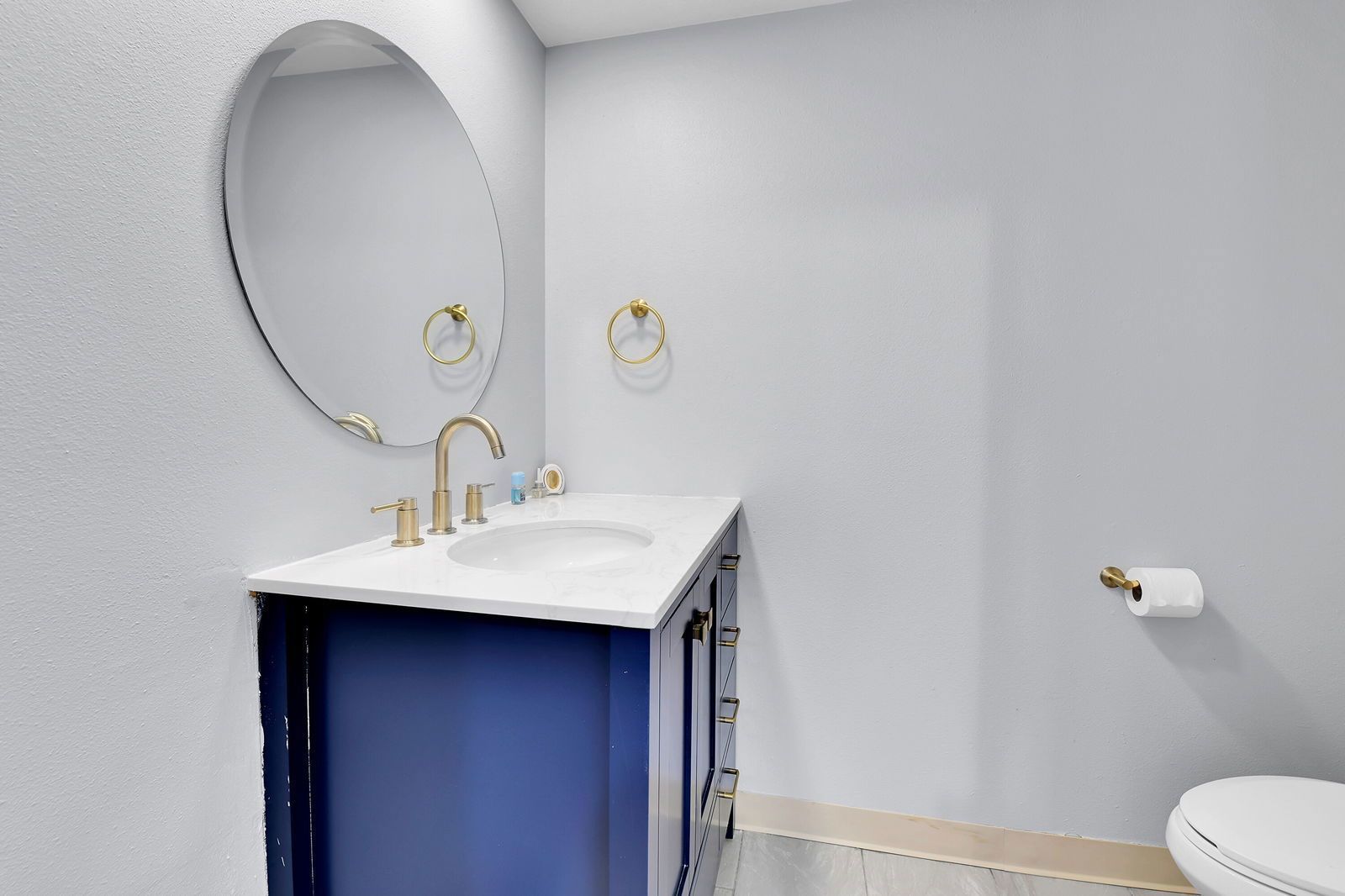 6824 S Willow St property image