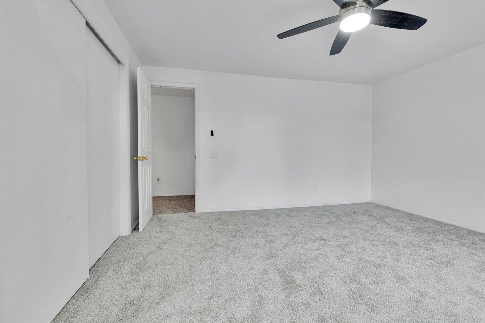 6824 S Willow St property image