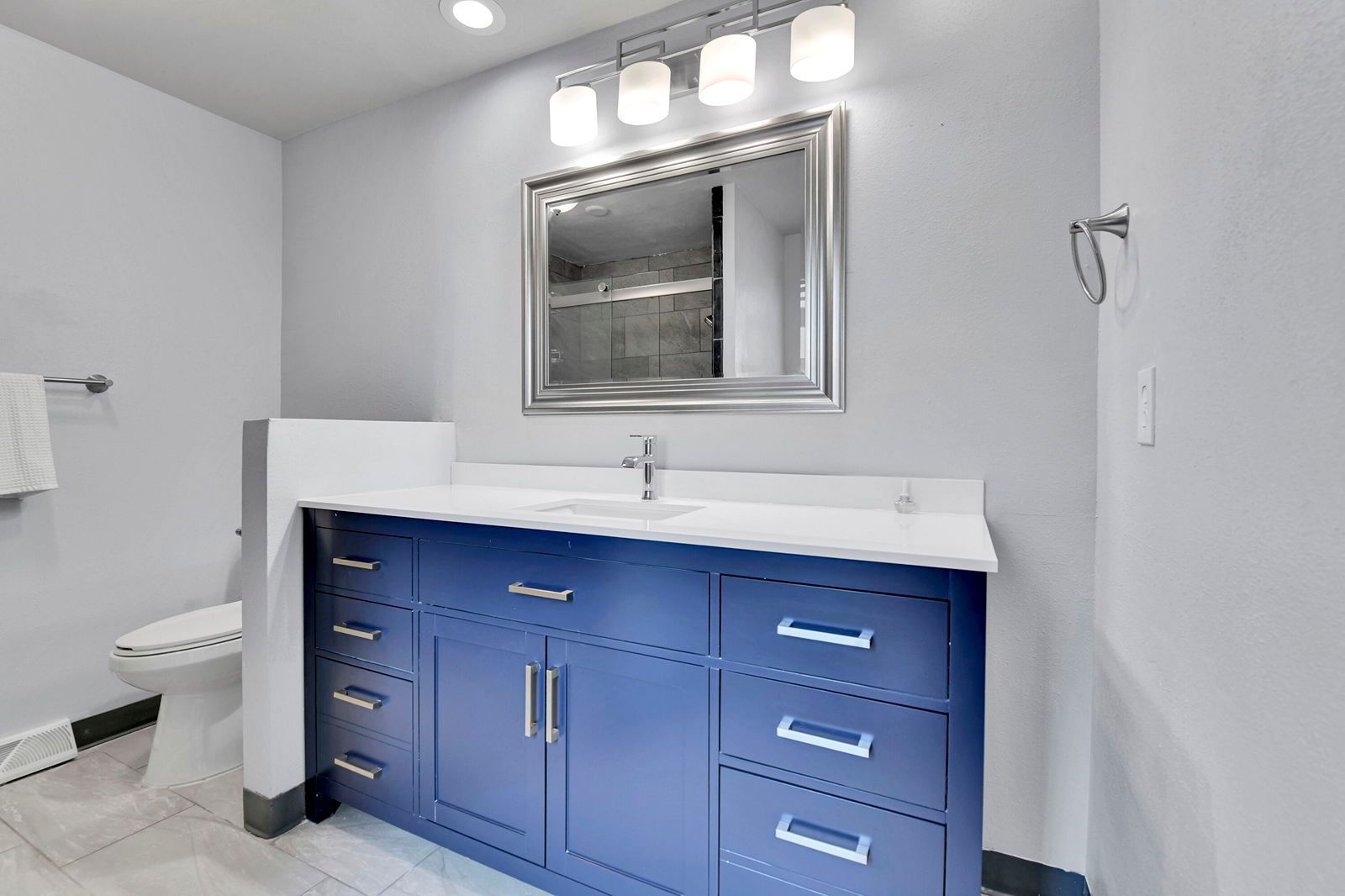 6824 S Willow St property image