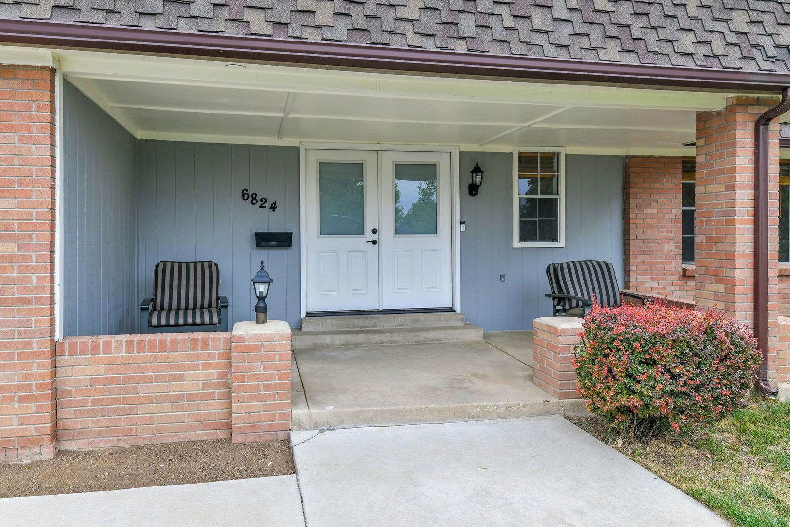 6824 S Willow St property image