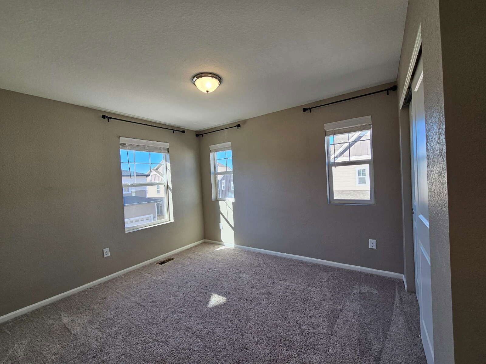 Modern 4-Bedroom Home with Finished Basement & Granite Kitchen in Parker property image