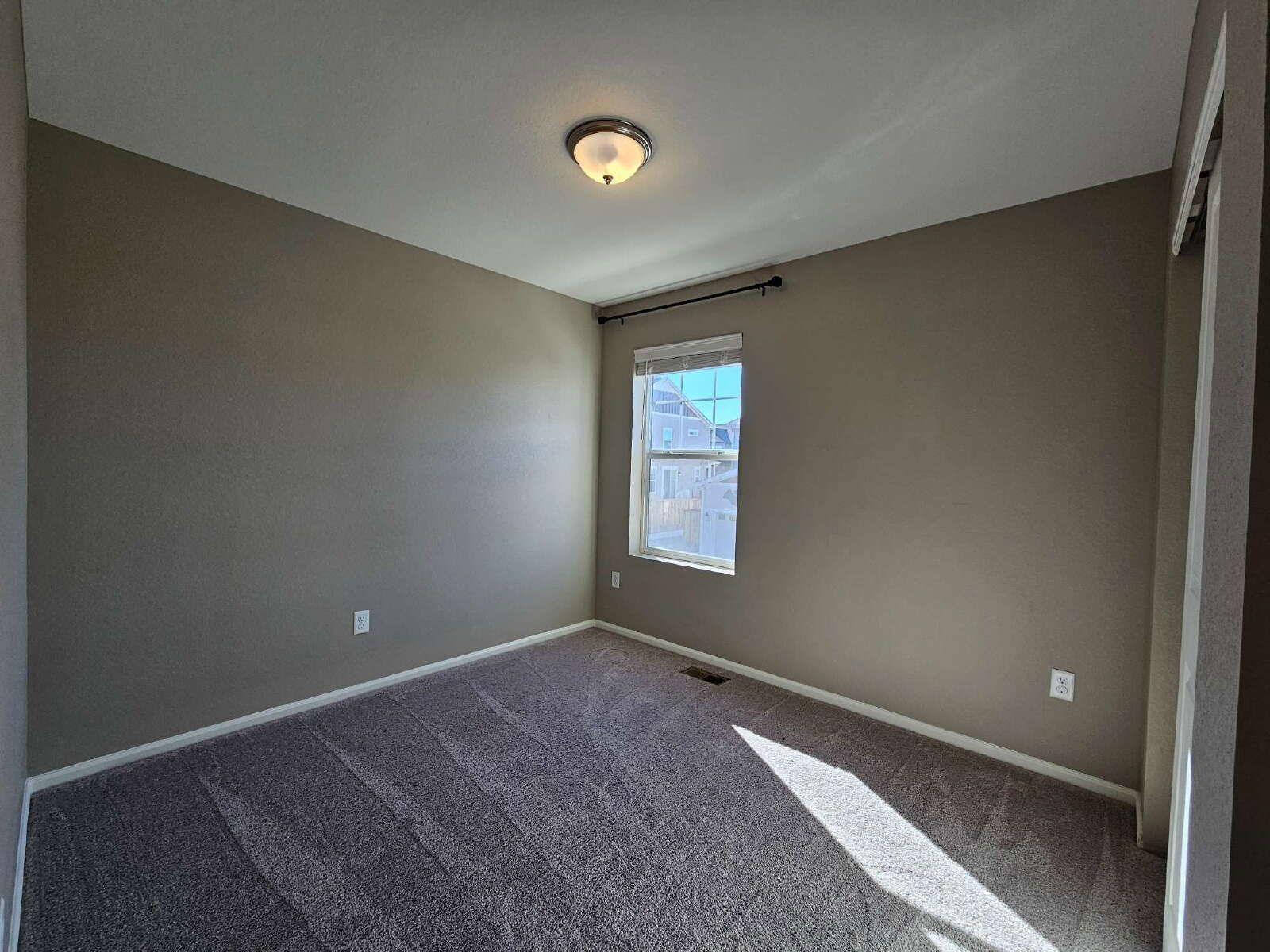 Modern 4-Bedroom Home with Finished Basement & Granite Kitchen in Parker property image