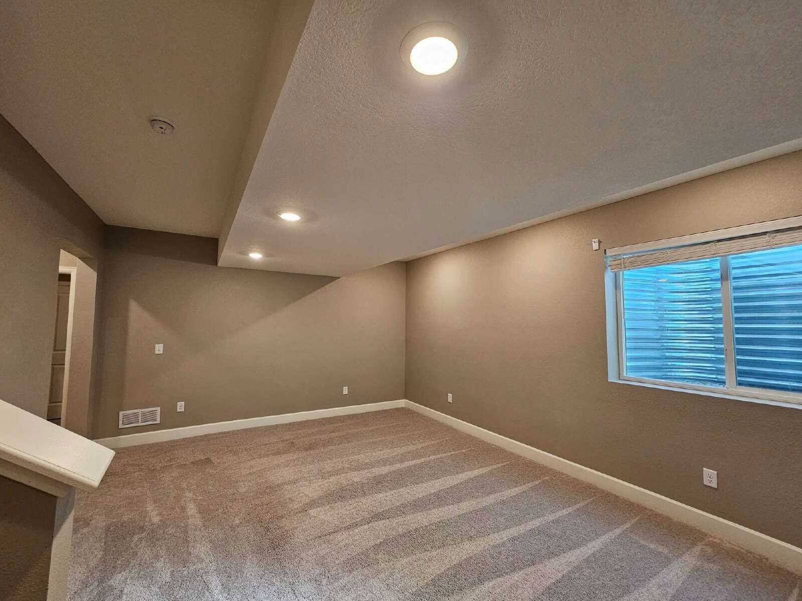 Modern 4-Bedroom Home with Finished Basement & Granite Kitchen in Parker property image