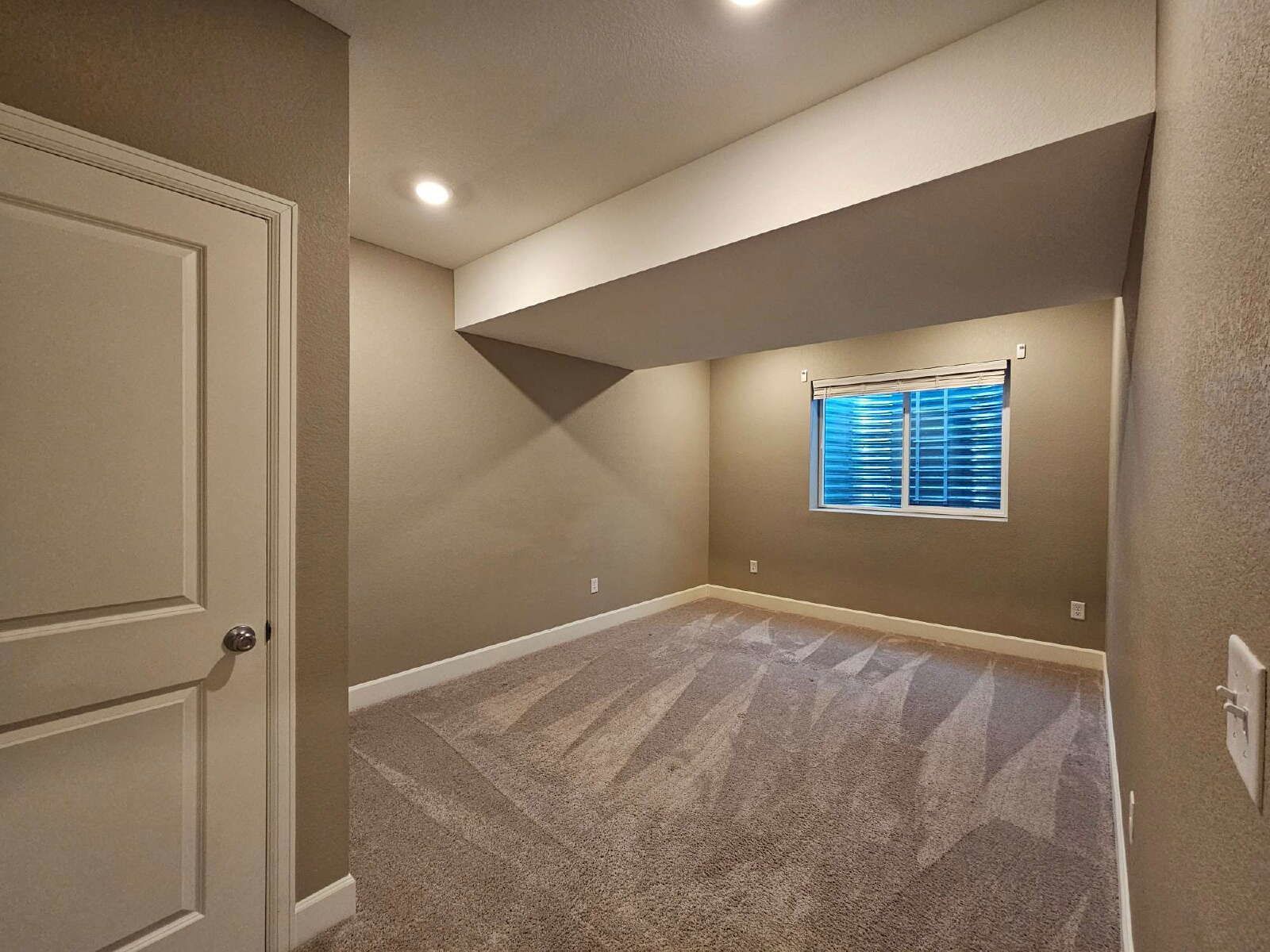 Modern 4-Bedroom Home with Finished Basement & Granite Kitchen in Parker property image