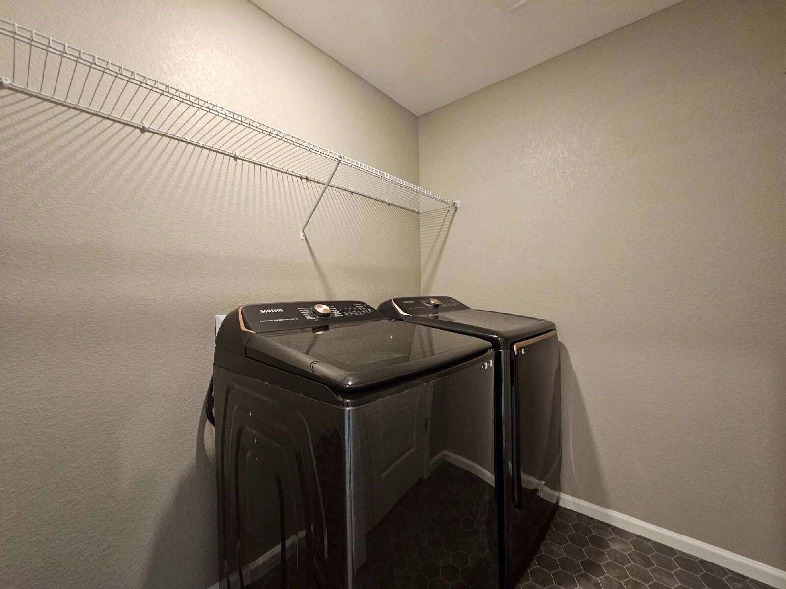 Modern 4-Bedroom Home with Finished Basement & Granite Kitchen in Parker property image