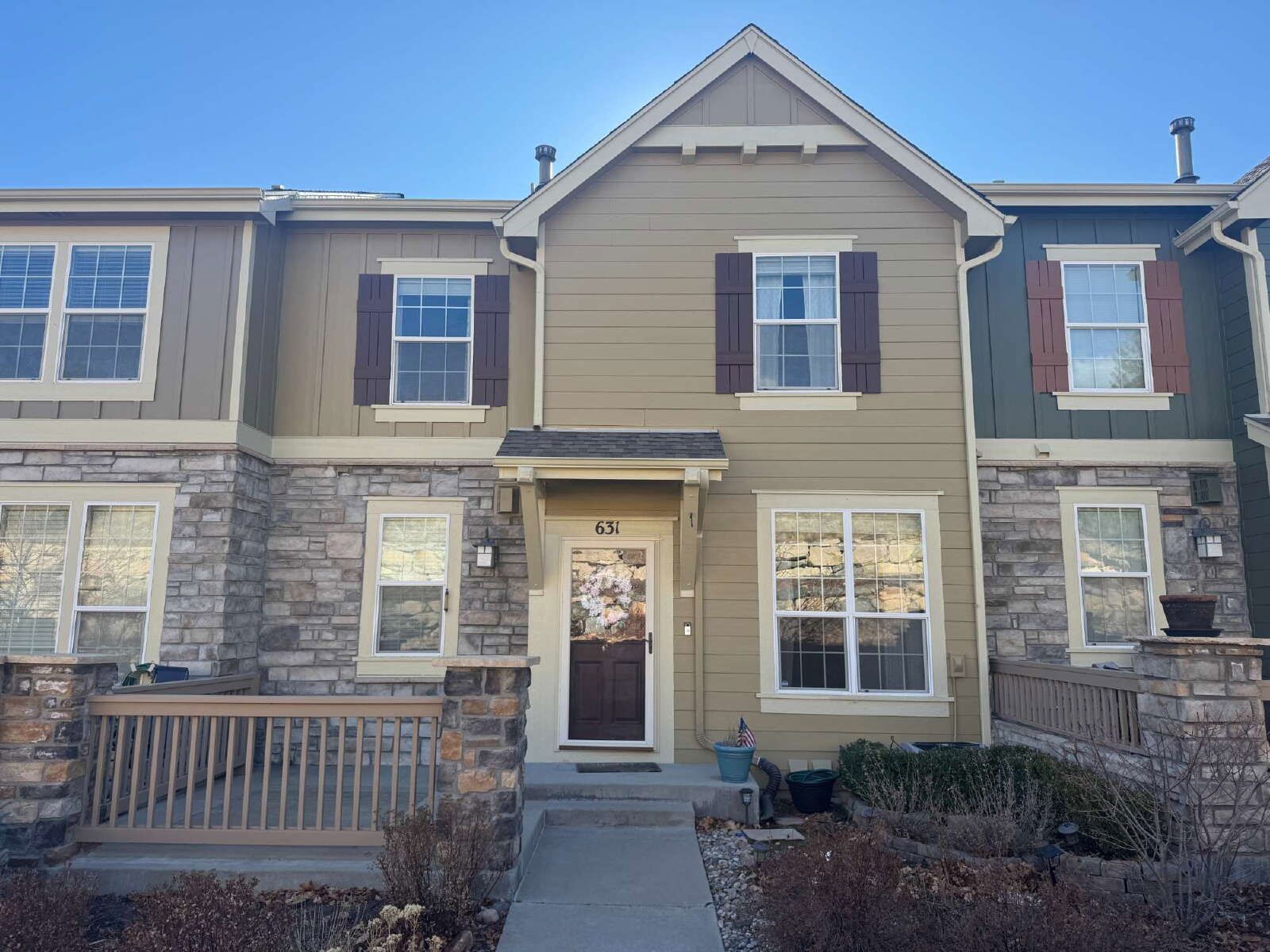 Spacious 3-Bedroom Residence with Fireplace & Granite Countertops in Castle Rock property image