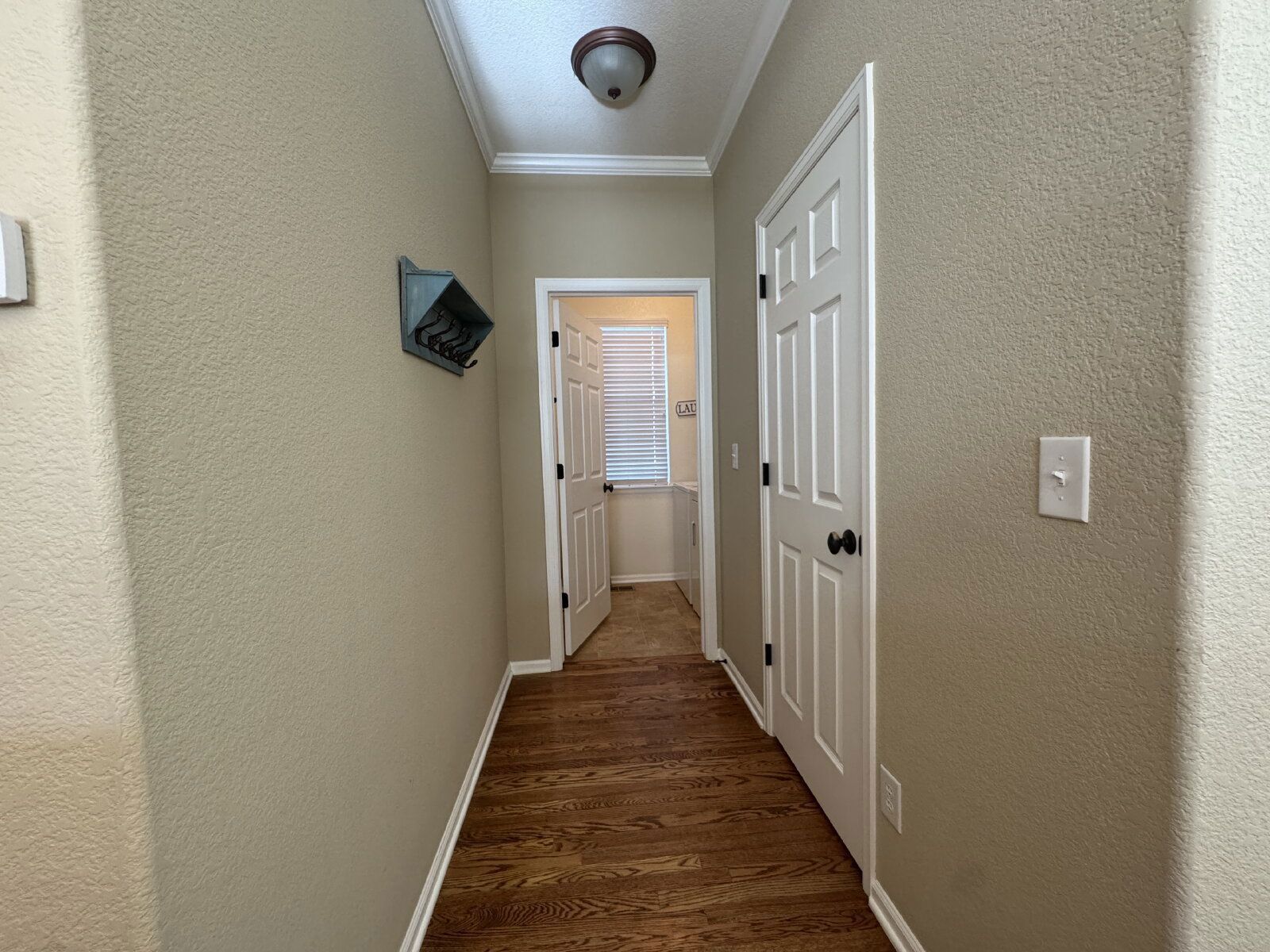 Spacious 3-Bedroom Residence with Fireplace & Granite Countertops in Castle Rock property image