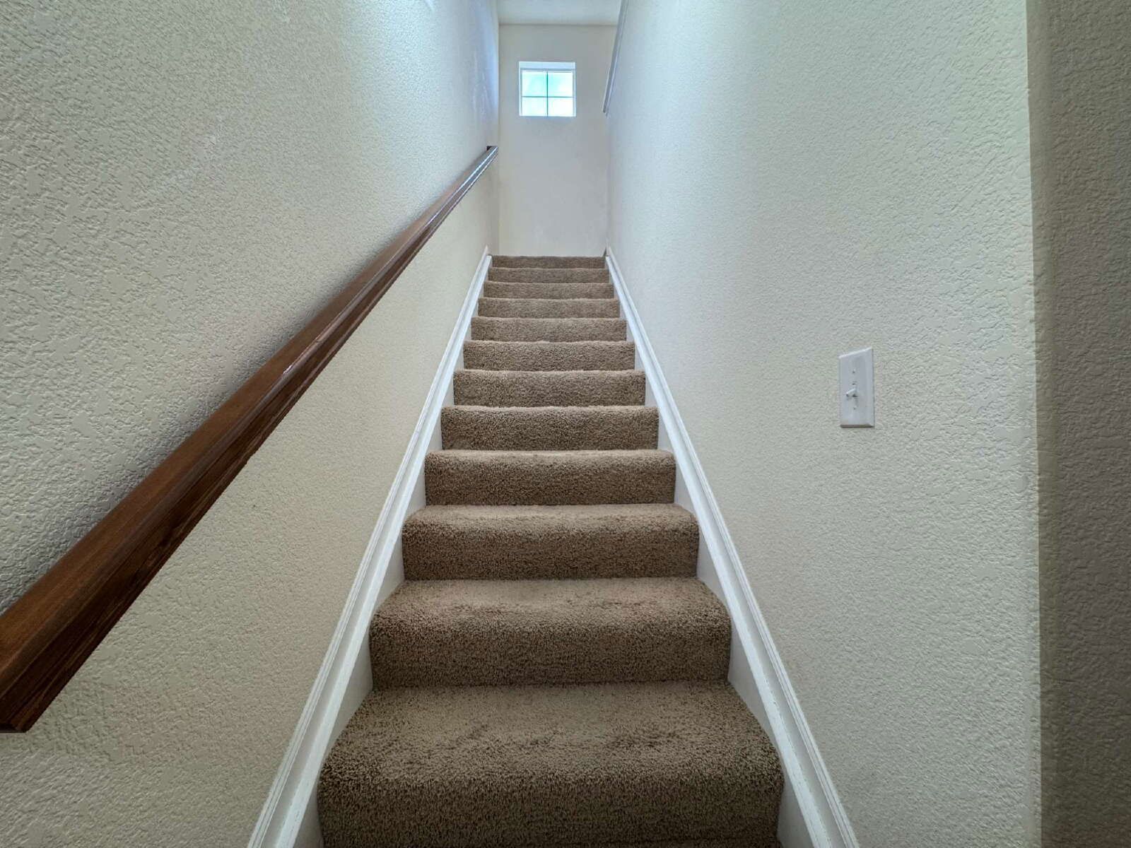 Spacious 3-Bedroom Residence with Fireplace & Granite Countertops in Castle Rock property image