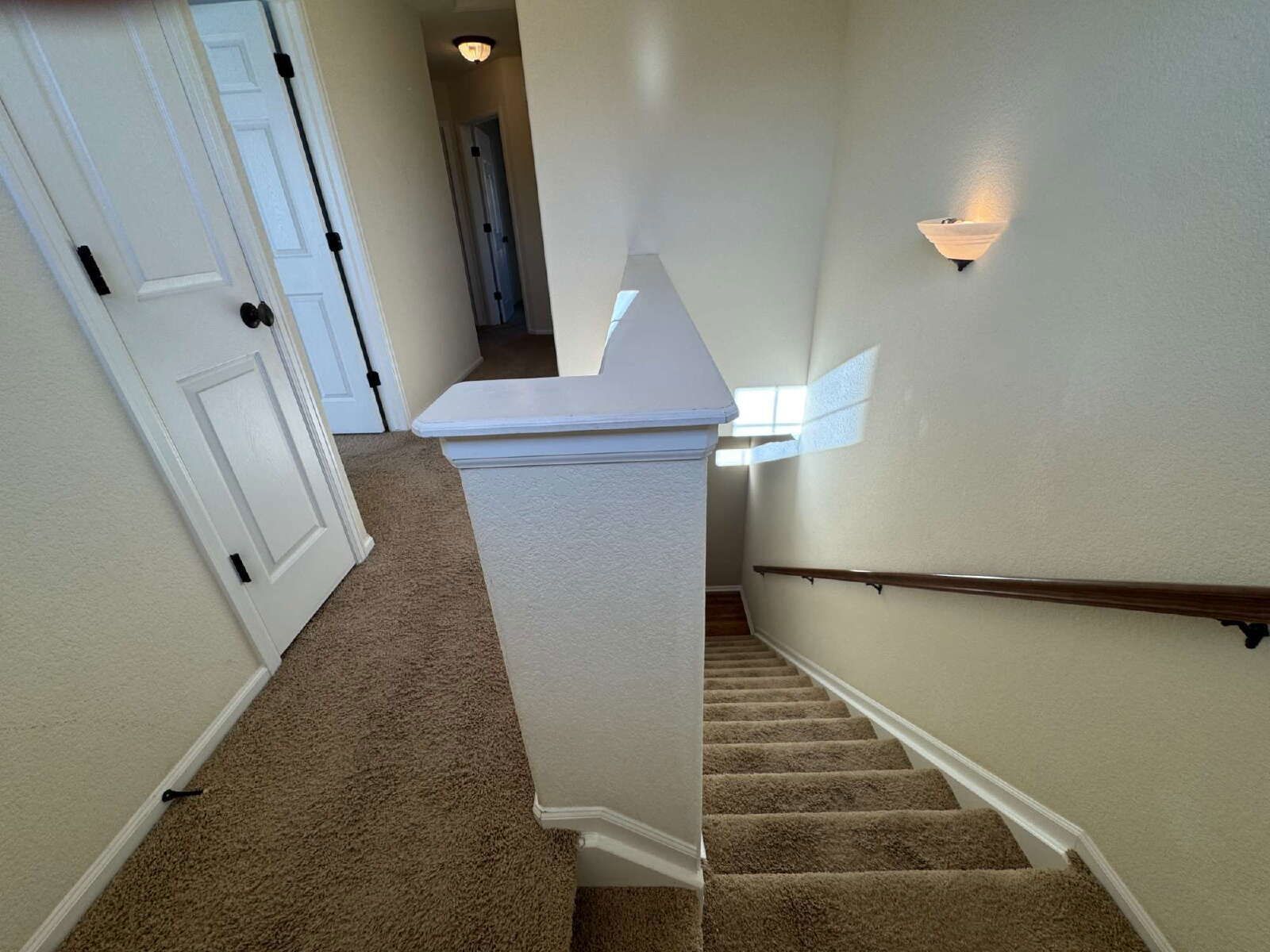 Spacious 3-Bedroom Residence with Fireplace & Granite Countertops in Castle Rock property image