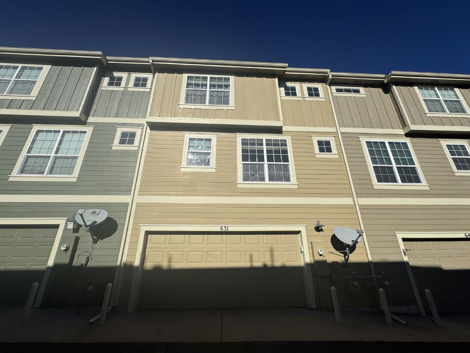 Spacious 3-Bedroom Residence with Fireplace & Granite Countertops in Castle Rock property image