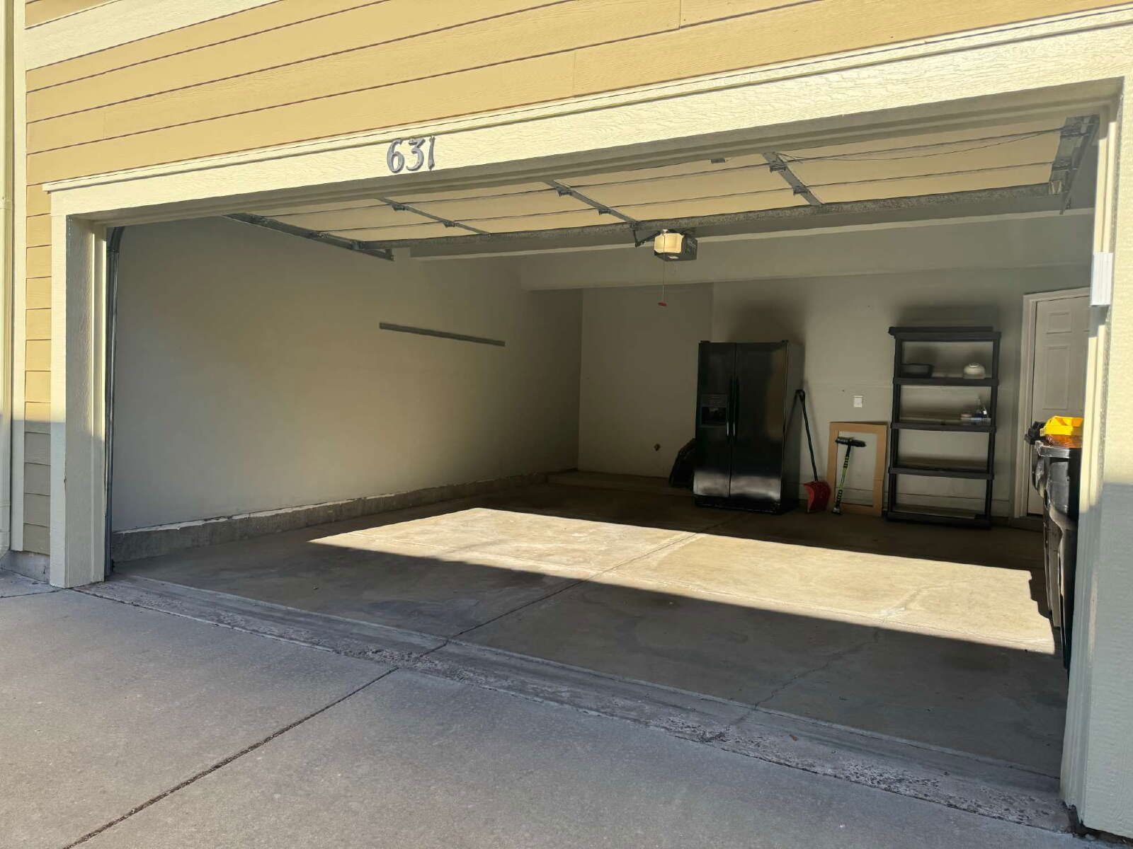 Spacious 3-Bedroom Residence with Fireplace & Granite Countertops in Castle Rock property image