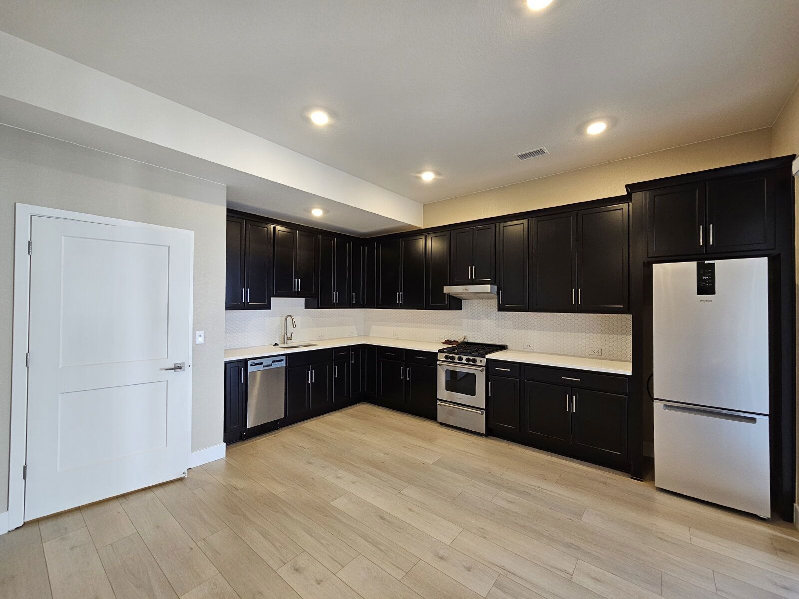 Utilities Included! Modern 1-Bed w/ Quartz Counters, W/D & Private Patio in Lone Tree property image