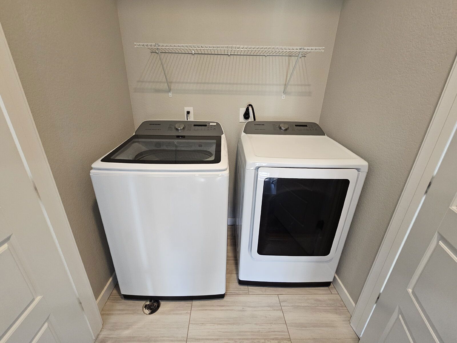 Three-Story Townhome Featuring Quartz Kitchen & Rooftop Balcony in Castle Rock property image