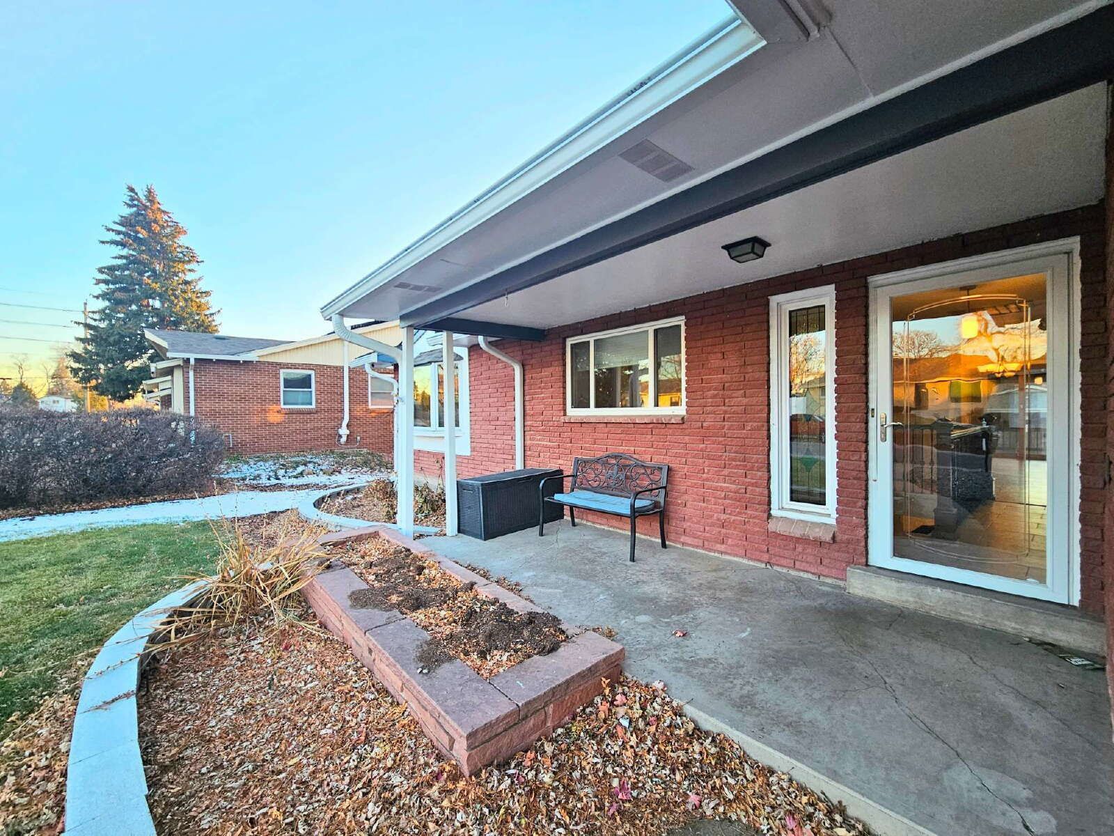 Spacious 5-Bedroom Lakewood Home with Finished Basement & Fenced Yard property image