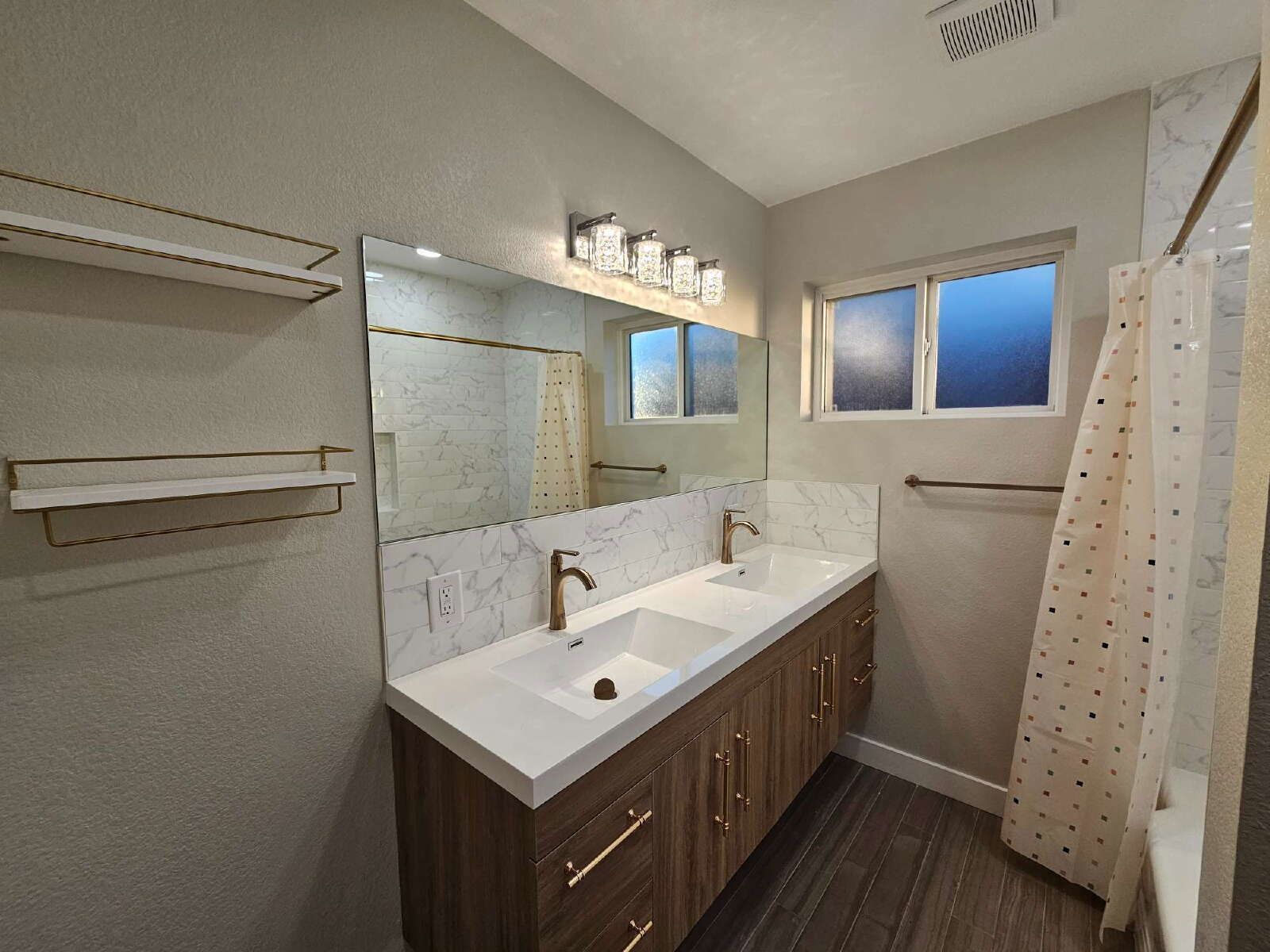 Spacious 5-Bedroom Lakewood Home with Finished Basement & Fenced Yard property image