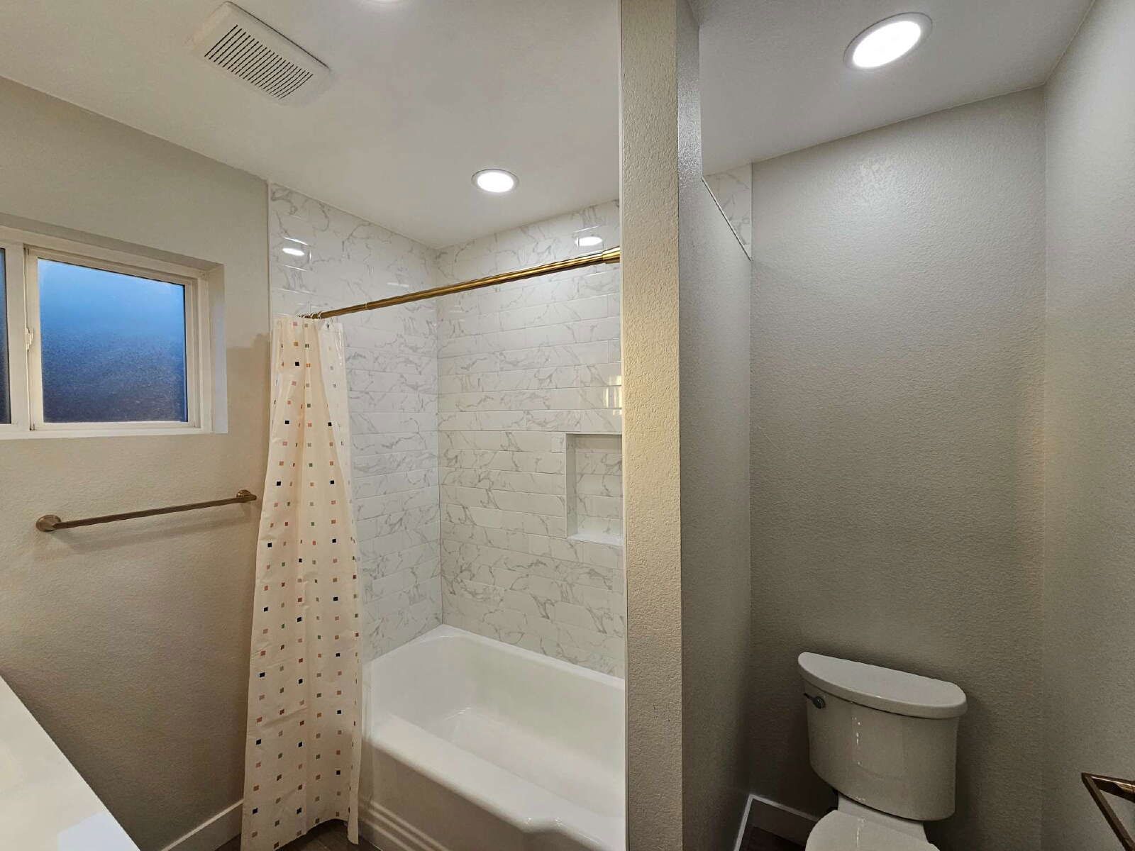 Spacious 5-Bedroom Lakewood Home with Finished Basement & Fenced Yard property image